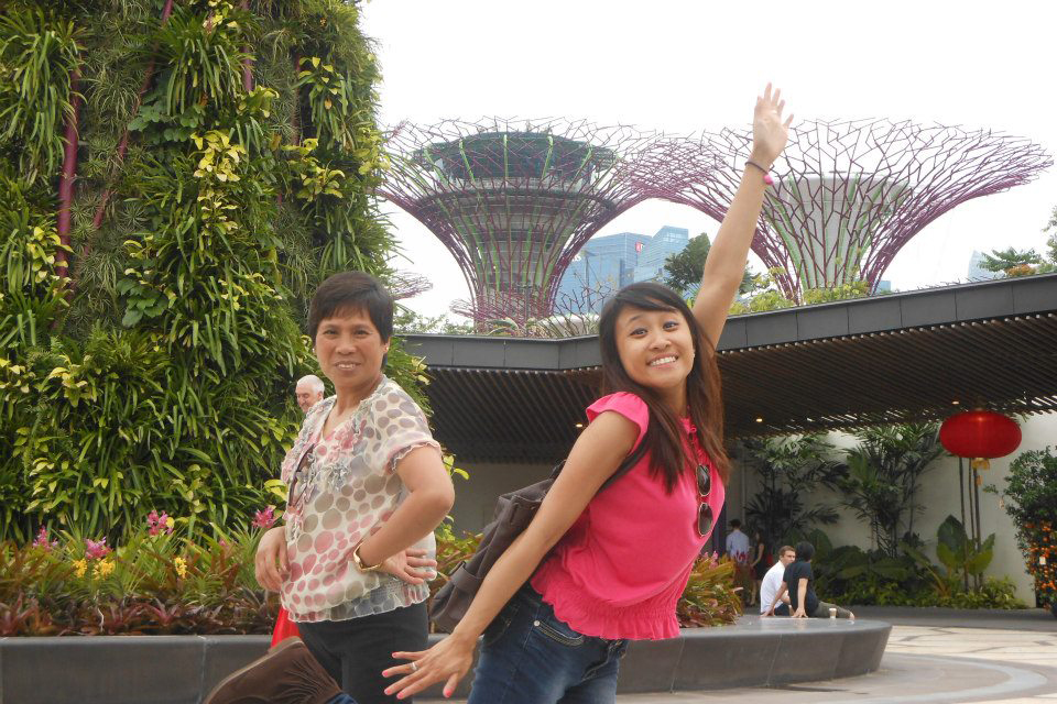 T. Ghe and her mother in Singapore